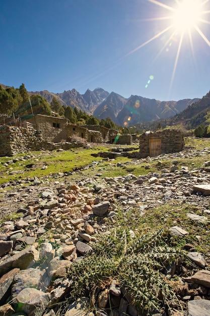 パキスタン北部のラカポシ山へ向かう途中の風景