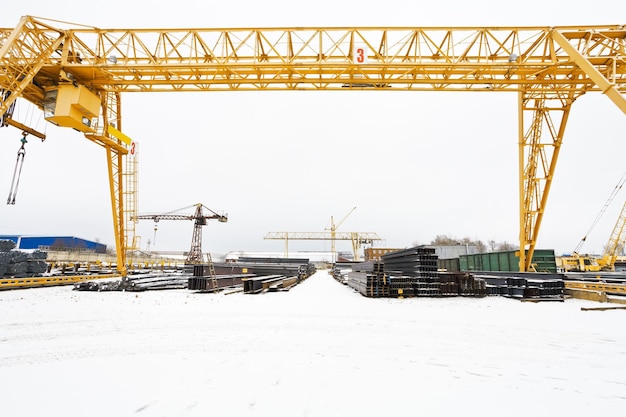 Scenery with bridge cranes and metal products