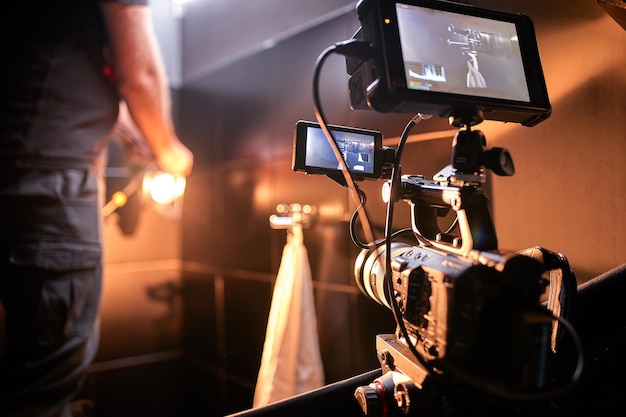 Photo behind the scenes of filming films or video products and the film crew of the film crew on the set in the pavilion of the film studio