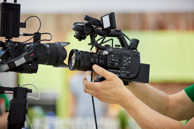 ビデオ制作またはビデオ撮影の舞台裏で、テレビ、ショー、映画のビデオコンテンツの制作の概念