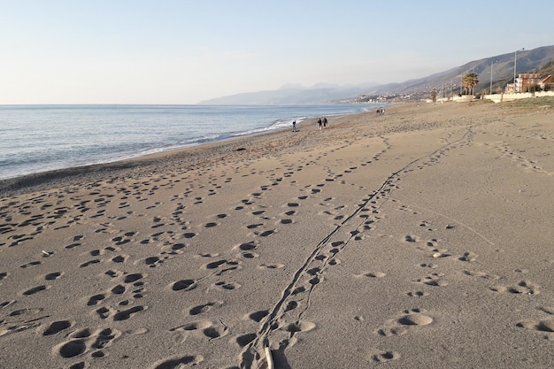 Spiaggia panoramica sulla costa tirrenica in calabria italia