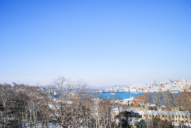 Il paesaggio scenico dalle mura del palazzo topkapi. turchia istanbul.