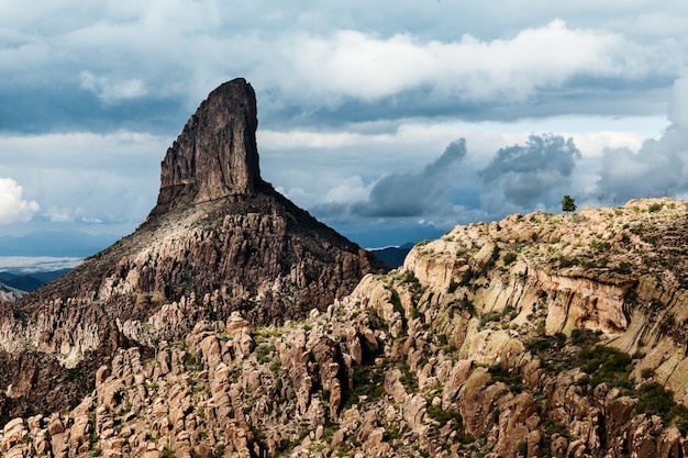 米国アリゾナ州の山の風光明媚な風景