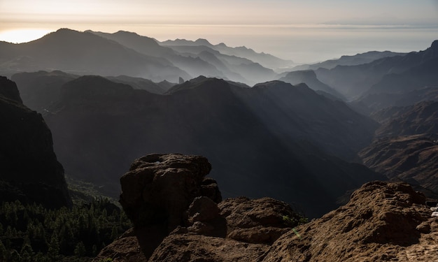 Foto scenic paesaggi di montagna parco naturale roque nublo gran canaria spagna