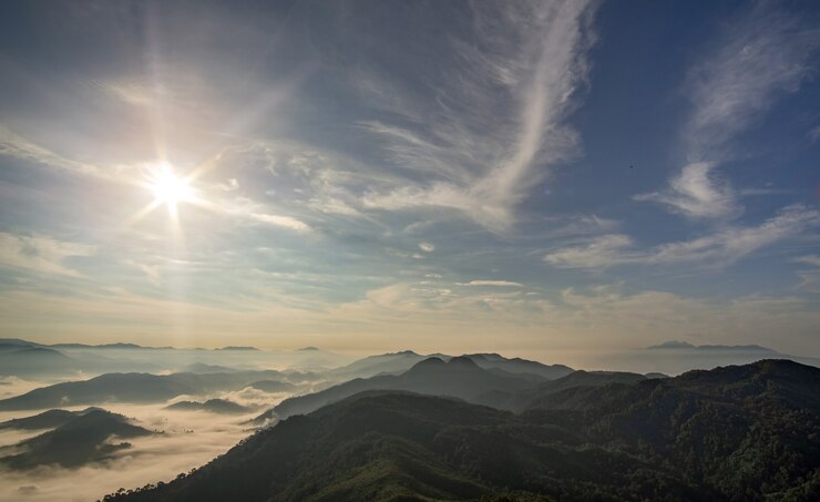 Photo 交互に並ぶ風光明媚な山
