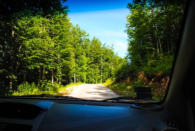 Photo scenic road in the mountains of montenegro