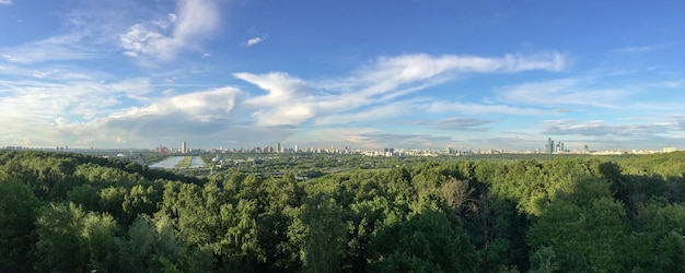 Foto vista panoramica di un campo agricolo contro il cielo