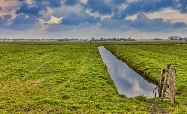 Photo scenic view of agricultural field against sky