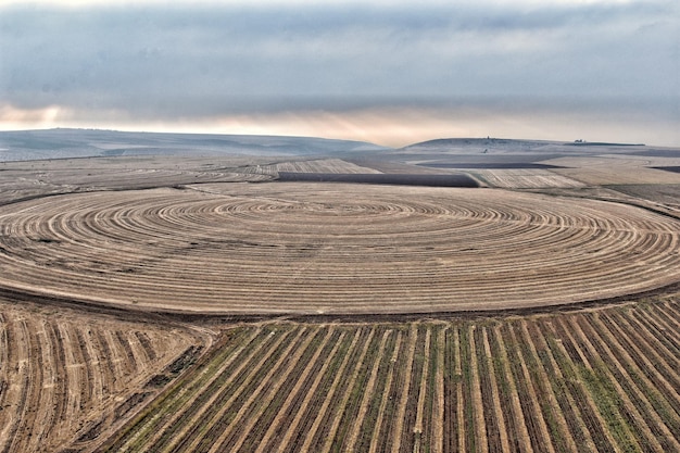 Foto vista panoramica di un campo agricolo contro il cielo