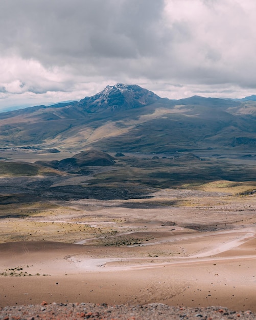 Photo scenic view of arid landscape against sky