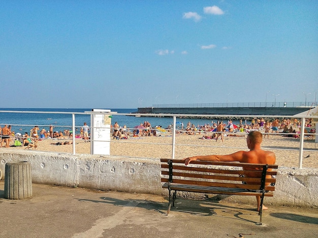 Foto vista panoramica della spiaggia contro il cielo blu