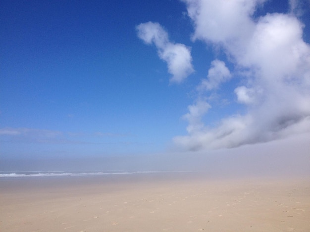 Photo scenic view of beach against blue sky