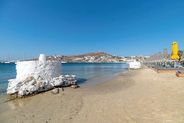 Foto vista panoramica della spiaggia contro un cielo blu limpido