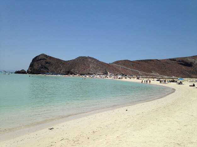 Photo scenic view of beach against clear blue sky