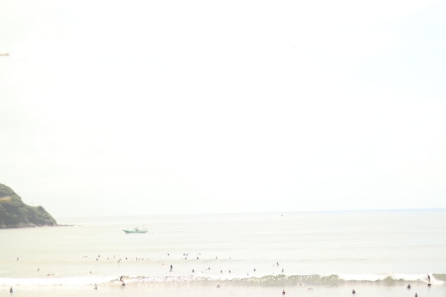 Foto vista panoramica della spiaggia contro un cielo limpido