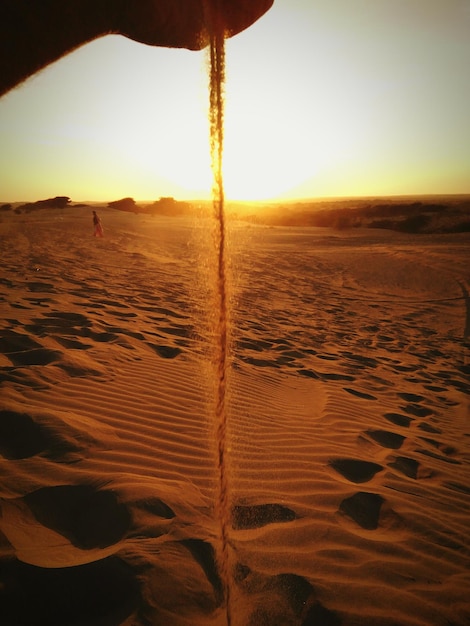 Photo scenic view of beach against sky during sunset