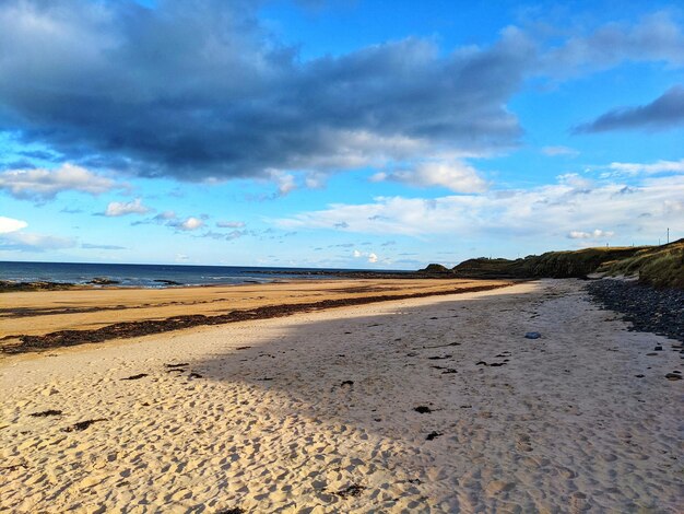 Foto vista panoramica della spiaggia contro il cielo