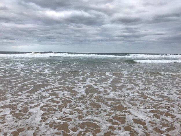 Foto vista panoramica della spiaggia contro il cielo