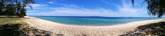 Foto vista panoramica della spiaggia contro il cielo