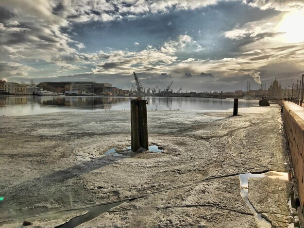 Foto vista panoramica della spiaggia contro il cielo