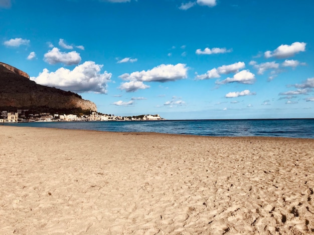 Foto vista panoramica della spiaggia contro il cielo