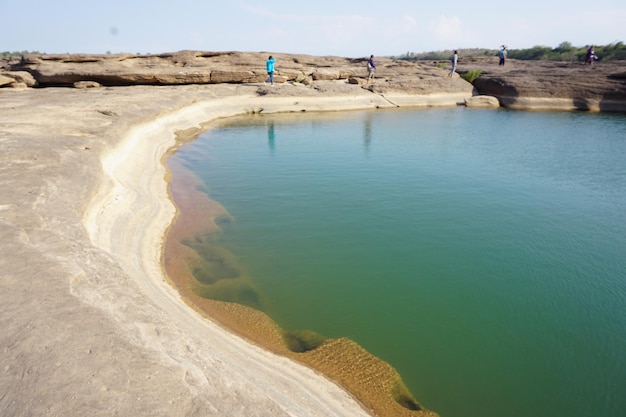 Foto la vista panoramica della spiaggia