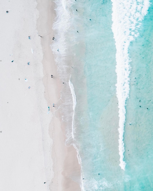 Foto la vista panoramica della spiaggia