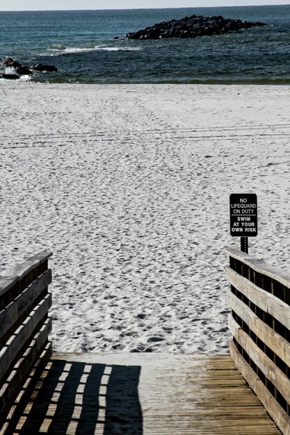 Foto la vista panoramica della spiaggia