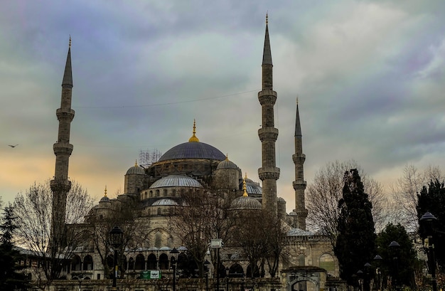 Vista panoramica della bellissima moschea blu di istanbul