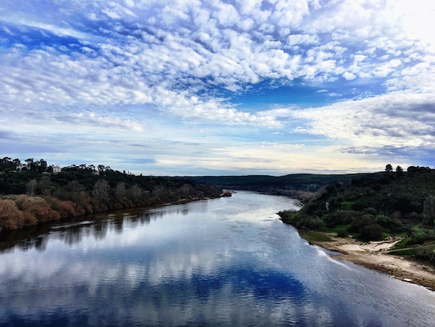 Photo scenic view of calm river against blue sky