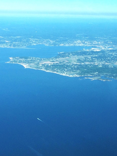 Красивый вид на спокойное море