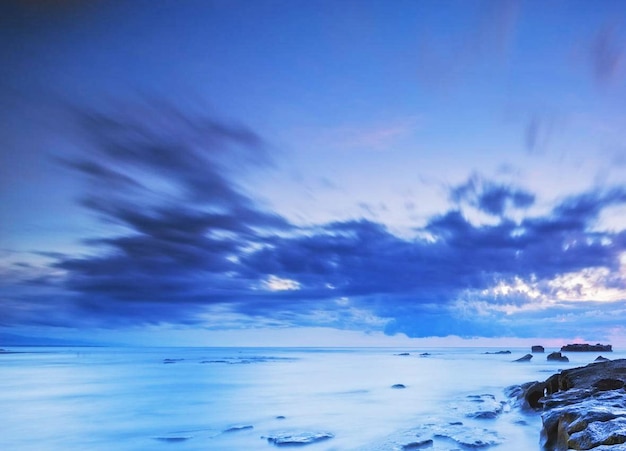 Photo scenic view of cloudscape against sky during sunset