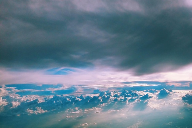 Foto vista panoramica del paesaggio nuvoloso contro il cielo