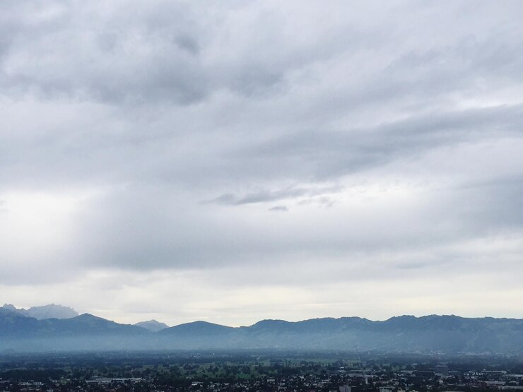 Photo 都市風景上の雲の空の風景