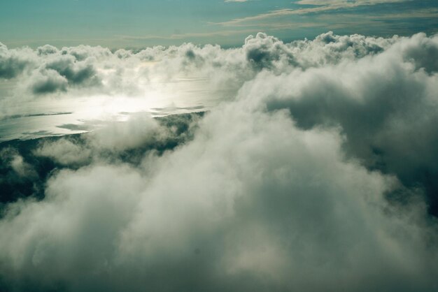 Foto la vista panoramica del cielo nuvoloso