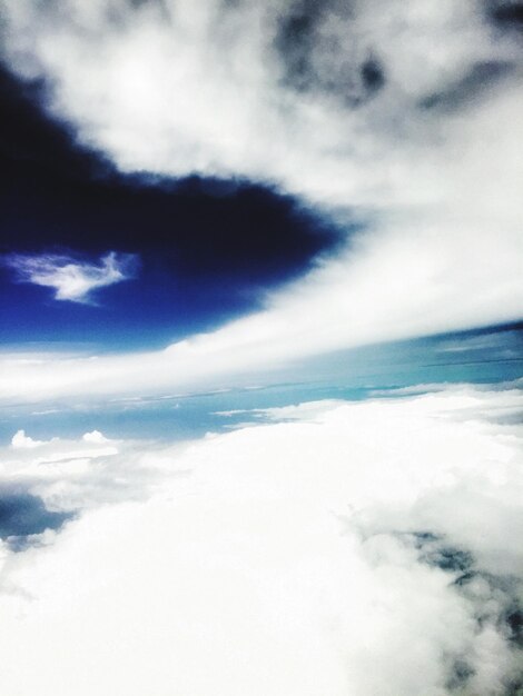 Foto la vista panoramica del cielo nuvoloso