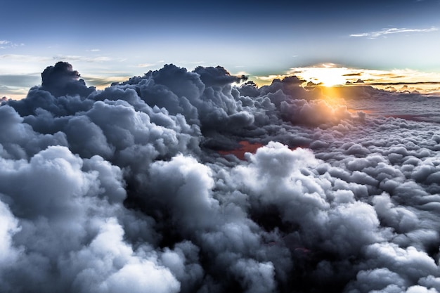 Foto la vista panoramica del cielo nuvoloso