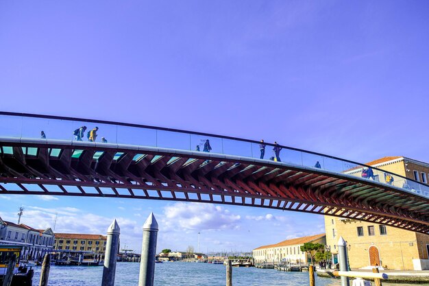 Foto vista panoramica del ponte della costituzione e del canal grande a venezia