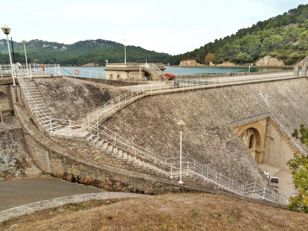 Photo scenic view of dam against sky