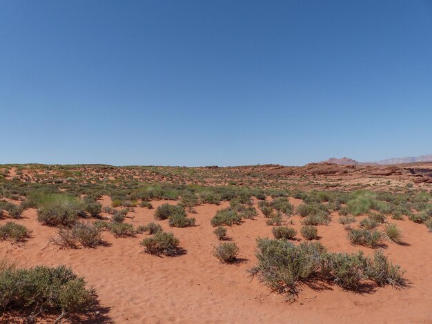 Photo scenic view of desert against clear blue sky