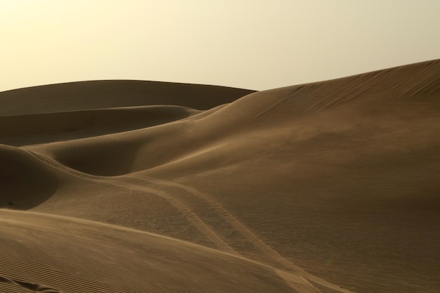 Photo scenic view of desert against clear sky