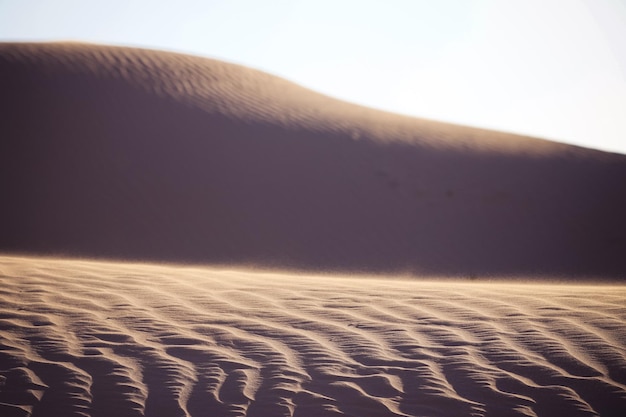 Photo scenic view of desert against clear sky