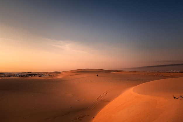 Photo scenic view of desert against sky during sunset