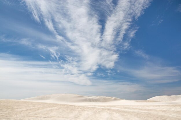 Photo scenic view of desert against sky