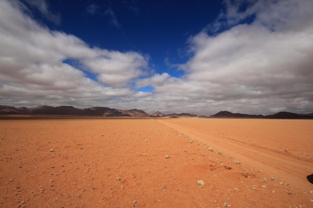 Foto la vista panoramica del deserto contro il cielo