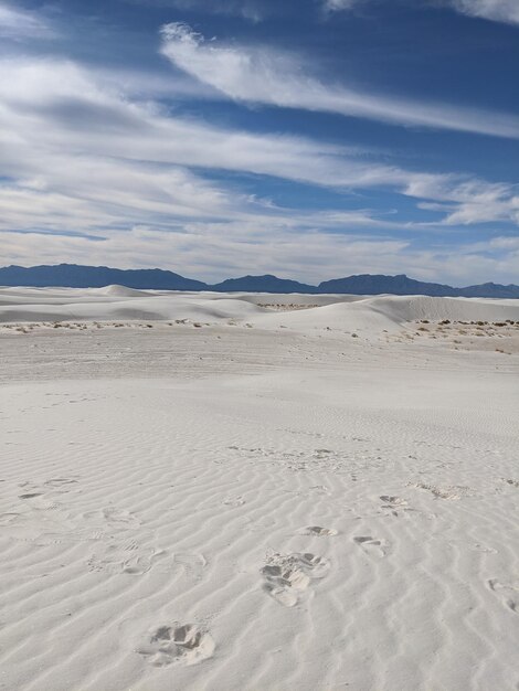 Photo scenic view of desert against sky