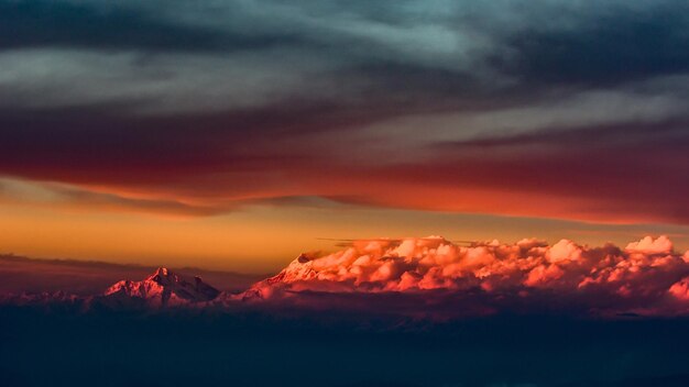 Photo scenic view of dramatic sky during sunset