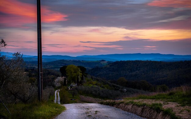 Foto la vista panoramica del cielo durante il tramonto