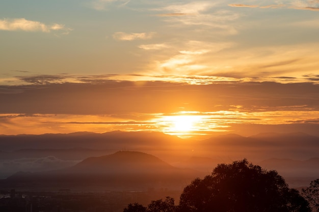 Photo scenic view of dramatic sky during sunset