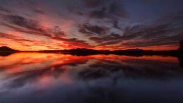 Photo scenic view of dramatic sky during sunset